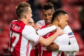 直播-包含里程碑夜！阿贾克斯扳平良机，葡超关键时刻刷纪录，球迷炸锅，球探报告显示潜力的词条