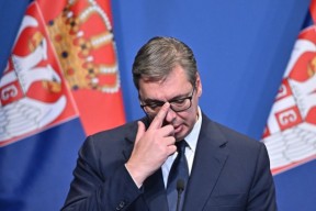 爱游戏体育APP下载-doinb在rw的队友